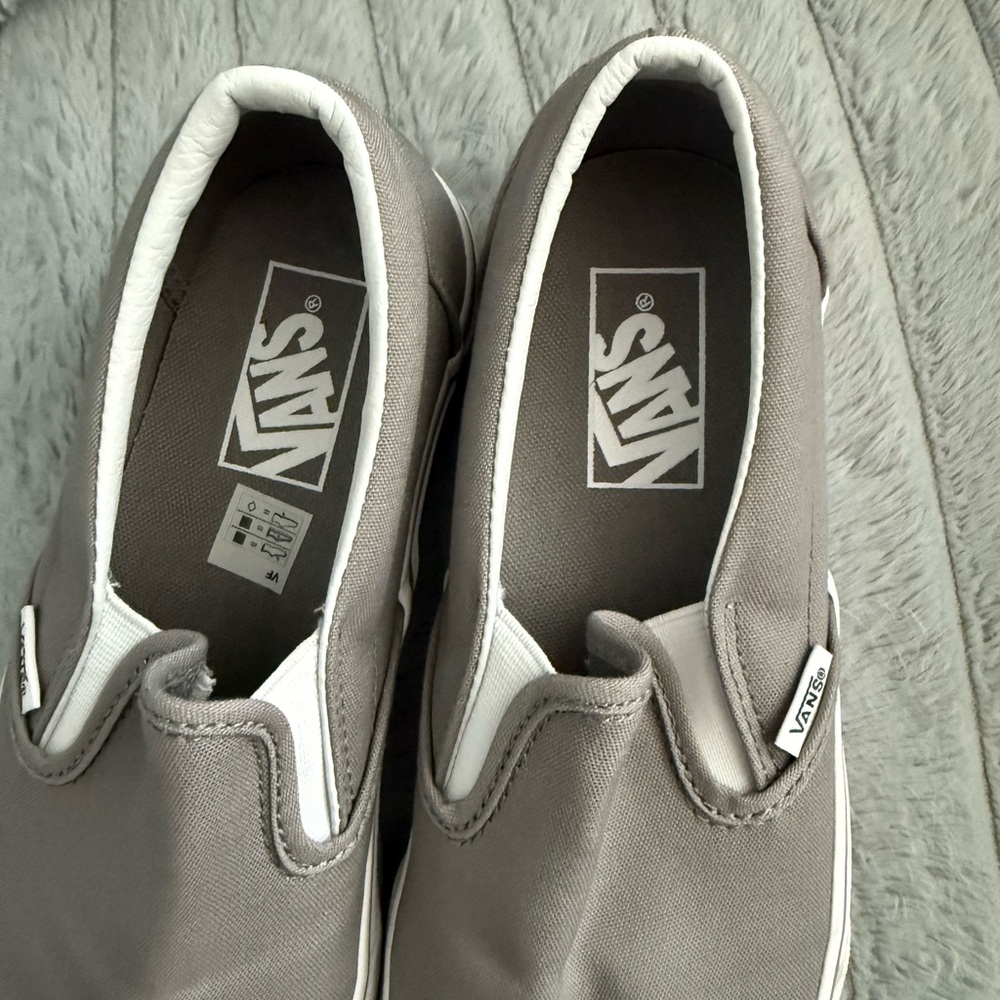 NWOT Vans Gray Casual Slip-On Sneakers Mens 6.5 Women's 8 - Picture 2 of 5